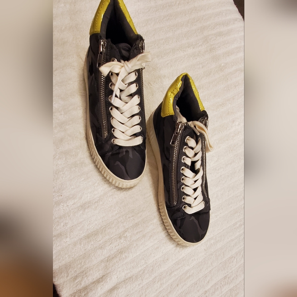 Girls Steve Madden Sneakers.